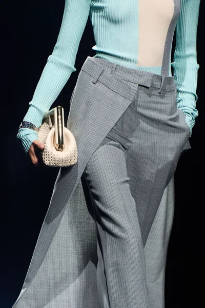 Look 10